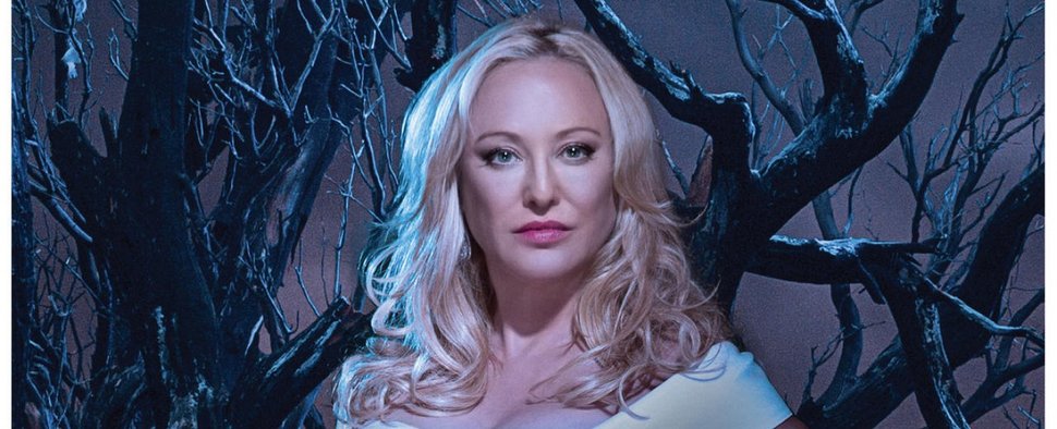 Virginia Madsen als Penelope in „Witches of East End“ – Bild: Lifetime