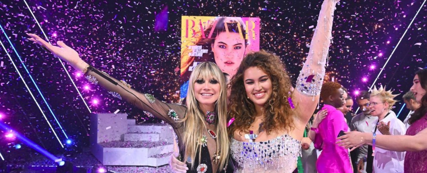 Quoten: „GNTM“-Finale weist Fußball bei Jüngeren in die Schranken – „Der Usedom-Krimi“ insgesamt vorn, „Achtung Abzocke“ dreht auf – Bild: ProSieben/​Claudius Pflug