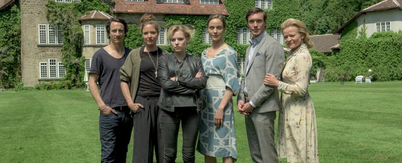 Quoten: „Gestüt Hochstetten“ gelingt guter Einstand, Dschungelcamp hält Auftaktniveau – „Kommissarin Heller“ und „Harry Potter“ stark, „Game of Thrones“ fällt durch – Bild: Servus TV/​Sam-Film/​Martin Hörmandinger