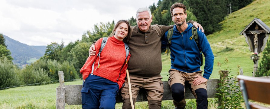 „Die Landarztpraxis“: Beliebte Sat.1-Serie thematisiert Demenz – Sorge und Zusammenhalt in Wiesenkirchen am Schliersee – Bild: Joyn/​Marina Geckeler