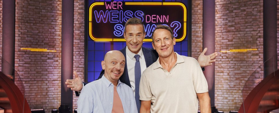(v. l. n. r.) Bernhard Hoëcker, Moderator Kai Pflaume und Wotan Wilke Möring freuen sich auf die neuen Folgen. – Bild: ARD/Morris Mac Matzen