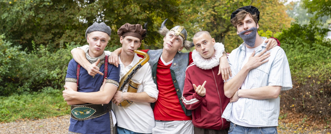 „Intimate.“: Dann startet die zweite Staffel der Joyn-Comedy – Neue Runde soll wilder und schonungsloser werden – Bild: Joyn