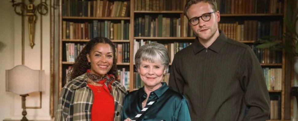 (v. l. n. r.) Die Hauptdarsteller Antonia Thomas, Imelda Staunton und Josh Dylan beim Drehstart der Krimiserie – Bild: BritBox