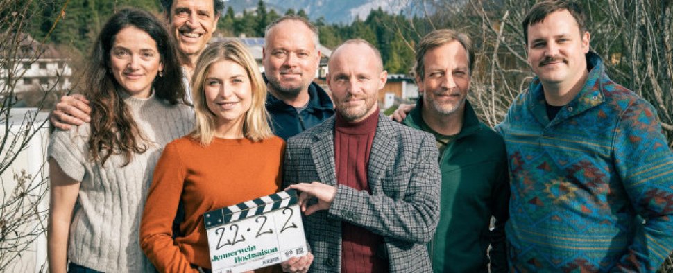 (v. l. n. r.) Kerstin Nommsen (Produzentin), Helmfried von Lüttichau, Sarah Thonig, Hannu Salonen (Regie), Florian Brückner, Felix Cramer (Kamera), Frederic Linkemann – Bild: RTL/W&B Television/Marc Reimann