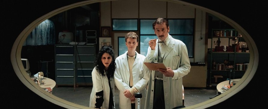 ZDF schickt Comedy „Schlechte Menschen“ auf Sendung – Prämisse klingt nach „Stromberg“ im Jenseits – Bild: ZDF/Luis Zeno Kuhn ZDF schickt Comedy „Schlechte Menschen“ auf Sendung – Prämisse klingt nach „Stromberg“ im Jenseits – Bild: ZDF/Luis Zeno Kuhn