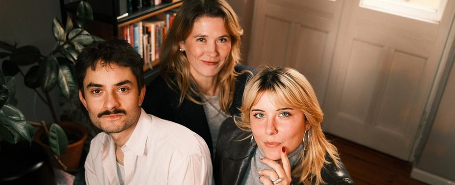 „Good Lord“ bei RTL+: Neues Gewinner-Serienprojekt aus Nachwuchsförderung bekanntgegeben – Young-Adult-Comedy um schwulen Protagonisten in katholischer Buchhandlung – Bild: RTL/​Sebastian Ganschow