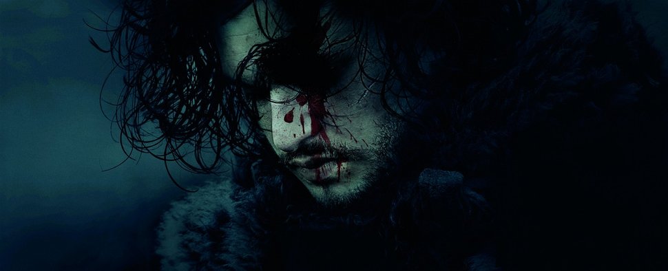 Von seinen eigenen Schwur-Brüdern in Blut gebadet: Jon Snow (Kit Harington) in „Game of Thrones“ – Bild: 2016 Home Box Office, Inc. All Rights Reserved.