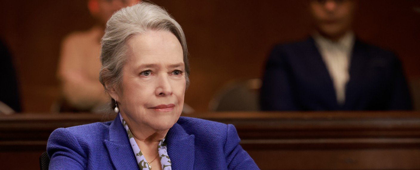 „Matlock“: Eine nur scheinbar harmlose Großmutter – Review – Die starke Neuauflage der legendären Anwaltsserie geht mit Kathy Bates geschickt neue Wege – Bild: CBS/​Universal TV