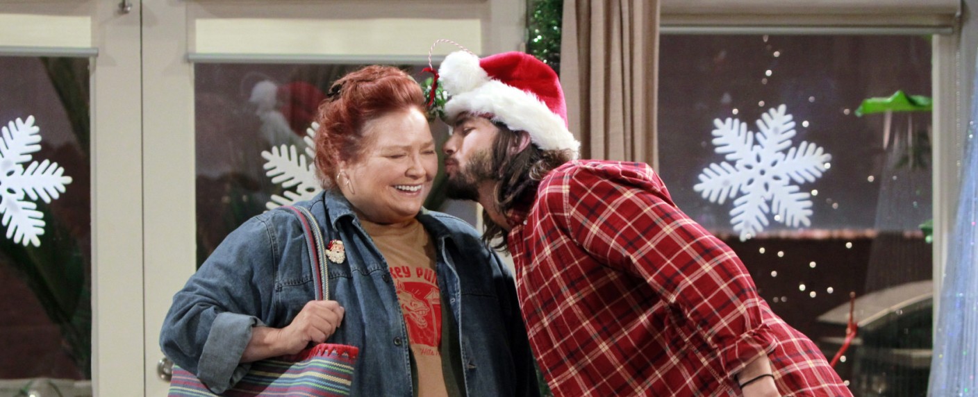 „Two and a Half Men“: Berta-Darstellerin Conchata Ferrell verstorben – Emmy-nominierte Charakterschauspielerin wurde 77 Jahre alt – Bild: Warner Bros. TV