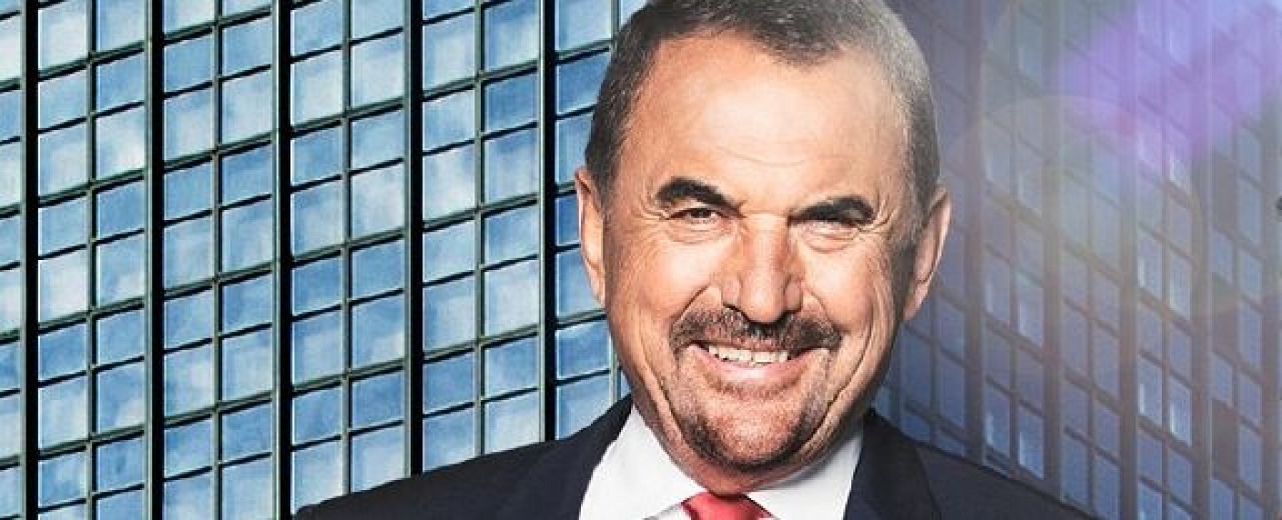 „Die Höhle der Löwen“: Vural Öger zieht sich nach zwei Staffeln zurück – Nachfolger für den Reise-Unternehmer noch unbekannt – Bild: VOX /​ Stefan Gregorowius