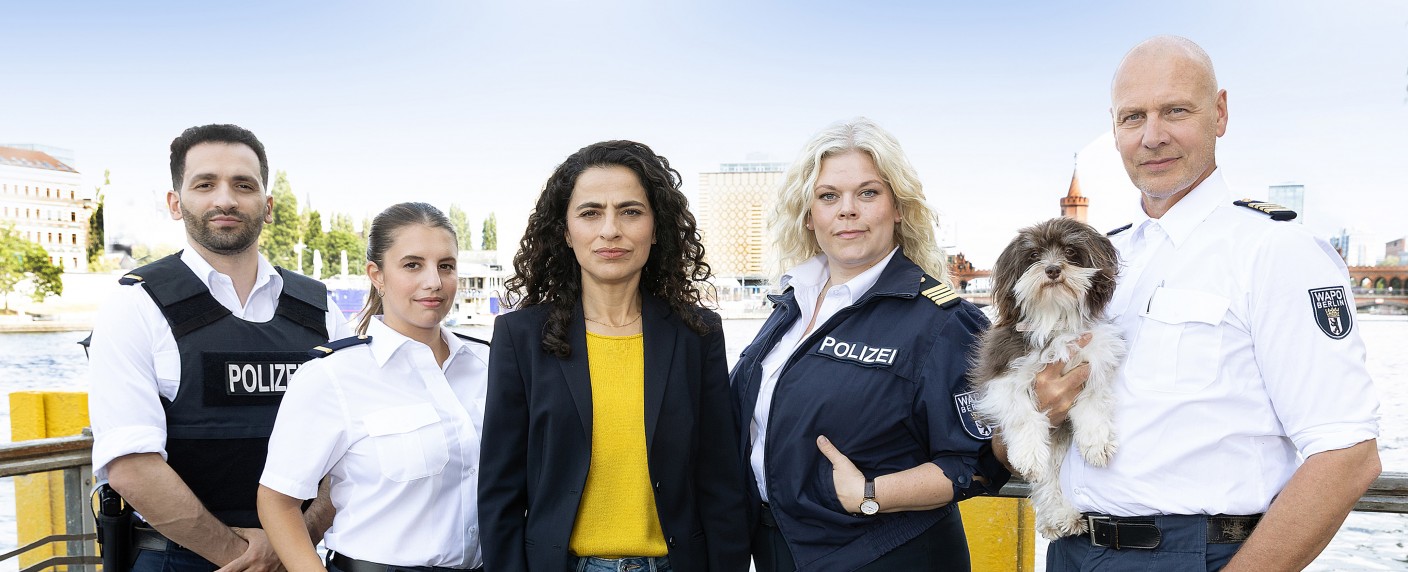 „WaPo Berlin“: Denise Ghard („Die Notärztin“) steigt als neue Kollegin in Staffel 5 ein – Nachfolgerin für Oska Borcherding bei den Dreharbeiten gesichtet – Bild: ARD/​Daniela Incoronato