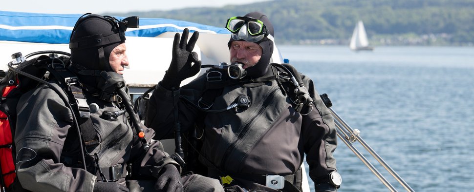 Paul Schott (Tim Wilde, l.) und Robert Marquardt (Peter Trabner) – Bild: SWR/Saxonia Media/Laurent Truemper