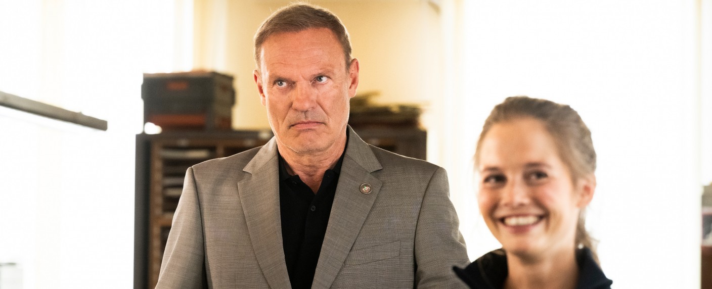 „WaPo Duisburg“: Ex-„Lindenstraße“-Darsteller verstärkt den Hauptcast – Klaus Nierhoff spielt Polizeipräsident und Vater von Klara Proske – Bild: ARD/​Martin Valentin Menke