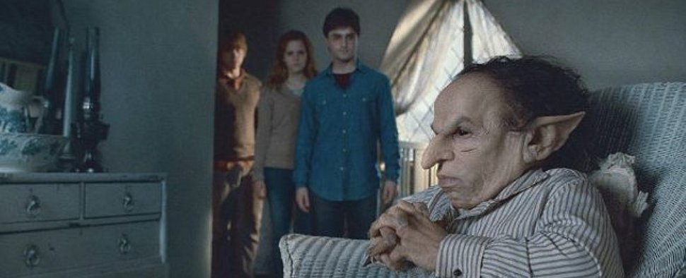 Warwick Davis (r.) in den „Harry Potter“-Filmen – Bild: Warner Bros.