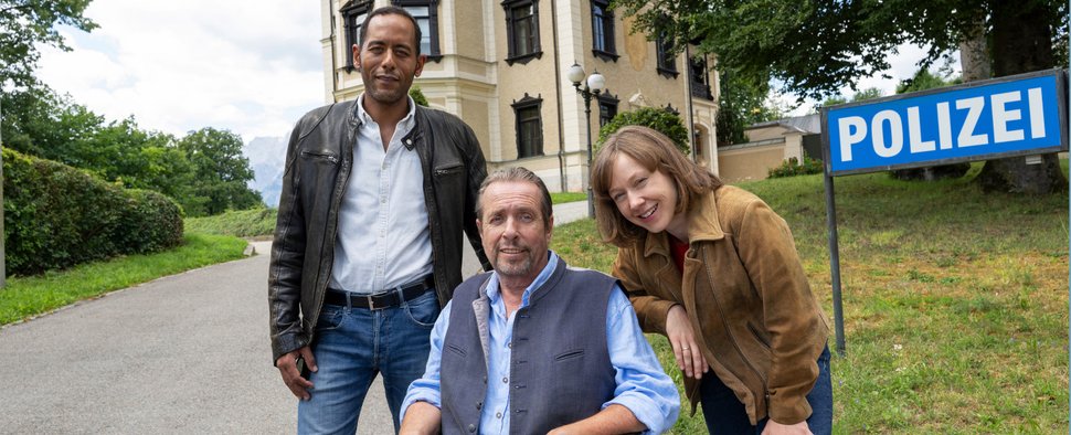 (v. l.) Die Kommissare Jerry Paulsen (Peter Marton), Benedikt Beissl (Andreas Giebel) und Sophia Strasser (Katharina Leonore Goebel) – Bild: ARD/LuckyBirdPictures/Laurent Trümper
