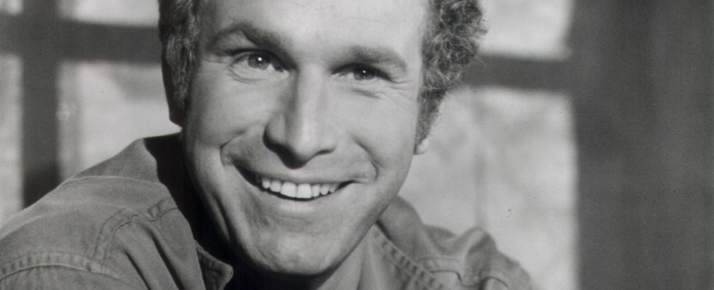 „M*A*S*H“: Wayne Rogers im Alter von 82 Jahren verstorben – Schauspieler hatte zweite Karriere als Investor – Bild: CBS