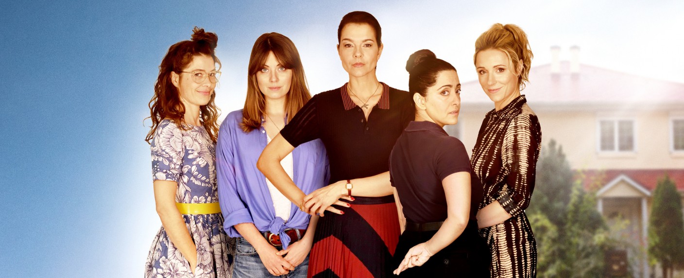 „Wendehammer“: Starttermin für neue ZDF-Familienserie verkündet – Fünf Frauen aus der Vorstadt hüten am Donnerstagabend ein Geheimnis – Bild: ZDF/​Hardy Spitz