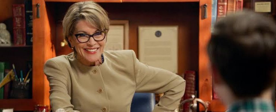 Wendie Malick als Präsidentin Linda Hagemeyer in „Young Sheldon“ – Bild: CBS