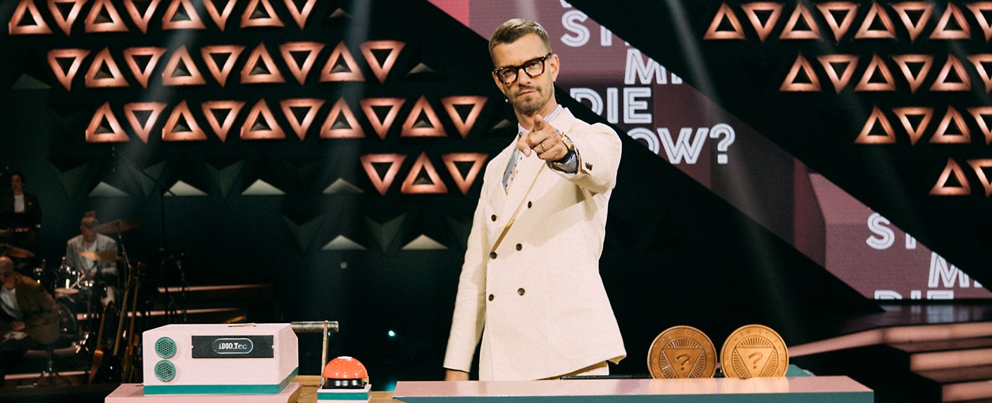 „Wer stiehlt mir die Show?“: Diese Promis wollen Joko in Staffel 9 die Show stehlen – Schauspielerin, Musiker und Wiederholungstäter – Bild: Joyn/​Florida TV/​Julian Mathieu