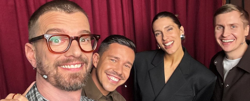 „Wer stiehlt mir die Show?“: (v. l.) Joko Winterscheidt begrüßt in Staffel 11 Nico Santos, Andrea Petkovic und Till Reiners – Bild: Joyn/Florida TV