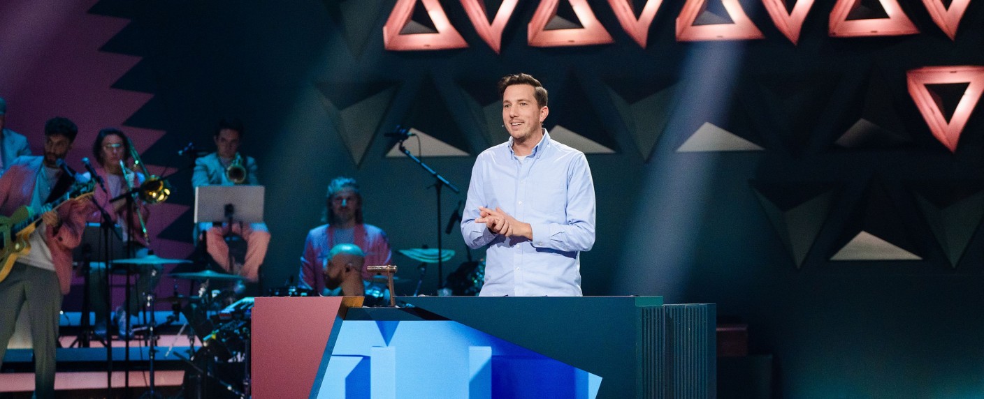 Quoten: „Wer stiehlt Svenrik die Show?“ räumt gegen starken „Tatort“ ab – Auch Oscar-Verleihung punktet auf ProSieben, solider Start für „Familie Anders“ im ZDF – Bild: ProSieben/​Weiya Yeung