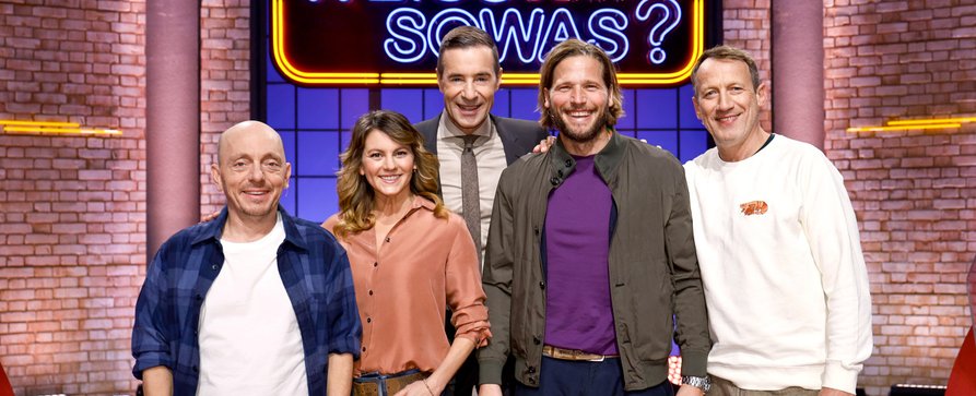 „Wer weiß denn sowas?“-Vorschau: „Bergretter“-Stars, „Tagesschau“-Legenden und zwei Comedy-Duelle – Das sind die Gäste vom 13. bis 17. April 2026 – Bild: ARD/​NDR/​UFA SHOW & FACTUAL/​Morris Mac Matzen