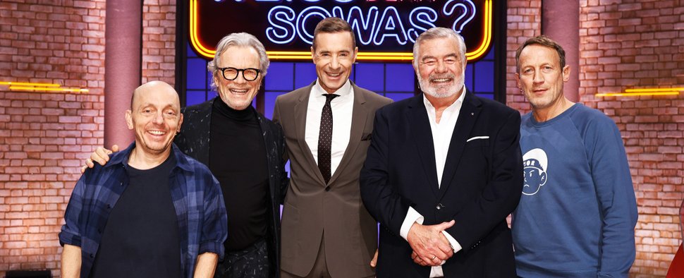 „Wer weiß denn sowas?“ am 2. März 2026 mit Wolfgang Lippert (2. v. l.) und Harry Wijnvoord (2. v. r.) – Bild: ARD/NDR/UFA SHOW & FACTUAL/Morris Mac Matzen