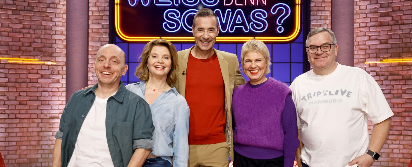 „Wer weiß denn sowas?“: Das sind die Gäste vom 20. bis 24. Januar 2025 – „Schillerstraße“-Duo, „Let’s Dance“-Profitänzerinnen und Comedy-Veteranen – Bild: ARD/​Morris Mac Matzen