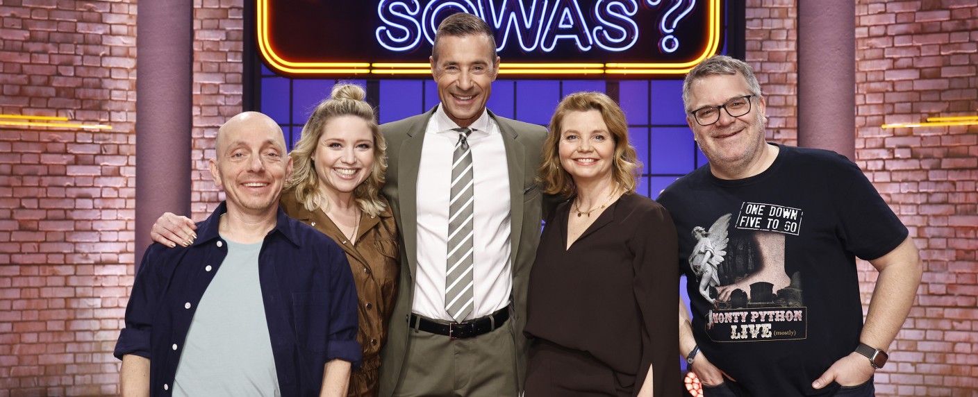 „Wer weiß denn sowas?“-Vorschau: „Die Landarztpraxis“-Hauptdarstellerin tritt gegen ihre Schwester an – Das sind die Gäste vom 17. bis 21. März 2025 – Bild: ARD/​Morris Mac Matzen