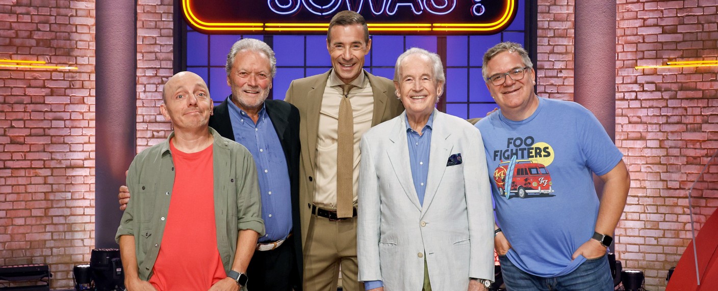 „Wer weiß denn sowas?“: Das sind die Gäste vom 21. bis 25. Oktober 2024 – „Quizduell-Olymp“-Crossover, Moderatoren-Legenden und Olympia-Siegerinnen – Bild: ARD/​Morris Mac Matzen