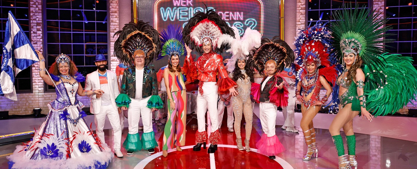 „Wer weiß denn sowas?“ mit Rosenmontag-Special: Das sind die Gäste vom 3. bis 5. März 2025 – Karneval mit zwei prominenten Brasilianerinnen und zwei Krimi-Duelle – Bild: ARD/​Morris Mac Matzen
