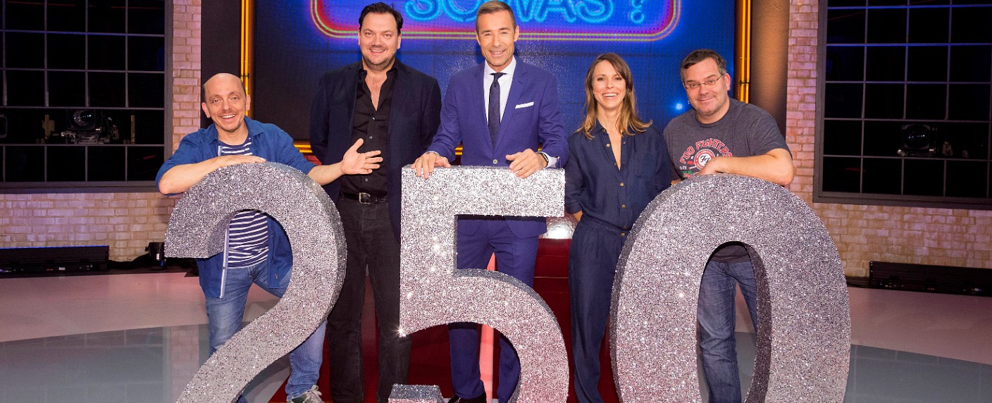 „Wer weiß denn sowas?“ feiert seine 250. Folge – Jubiläumsausgabe mit Charly Hübner und Anneke Kim Sarnau – Bild: ARD/​Morris Mac Matzen