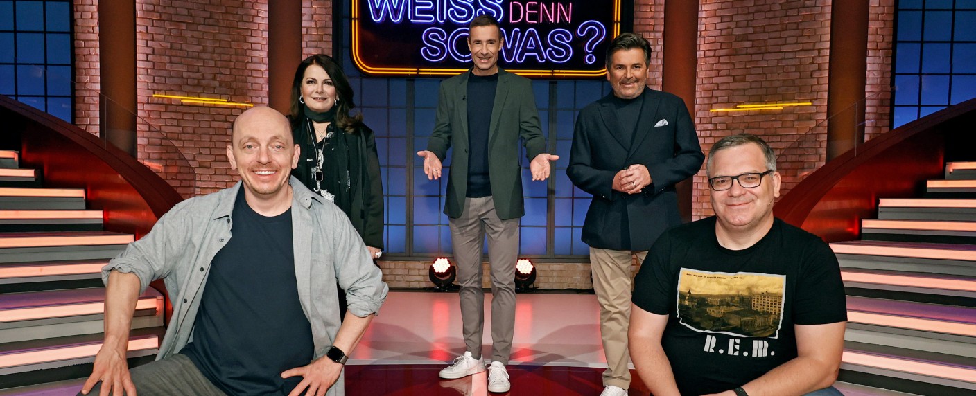 „Wer weiß denn sowas?“: Diese Promis sind zum Staffelstart dabei – Neue Folgen des ARD-Vorabend-Quiz mit Kai Pflaume, Elton und Bernhard Hoëcker – Bild: ARD/​Morris Mac Matzen