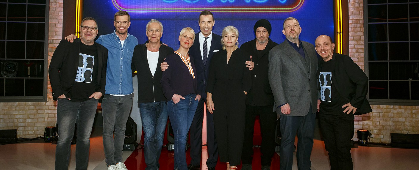 Quoten: „Wer weiß denn sowas? XXL“ besiegt „DSDS“ bei Jung und Alt – Fehlstart für „Superhero Germany“, „Marie Brand“ holt Tagessieg – Bild: NDR/​Morris Mac Matzen