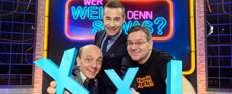 „Wer weiß denn sowas? XXL“ mit Bernhard Hoecker, Kai Pflaume und Elton – Bild: NDR/Morris Mac Matzen