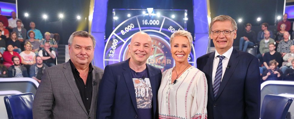 Günther Jauch, Sonja Zietlow, Ralf Schnoor und Waldemar Hartmann (v. r.) freuen sich auf die Jubiläumskandidaten. – Bild: RTL/Stefan Gregorowius