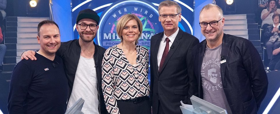 „Wer wird Millionär?“: Das Promispecial mit Tim Raue, Mark Forster, Julia Klöckner, Moderator Günther Jauch und Frank Buschmann – Bild: RTL/Stefan Gregorowius