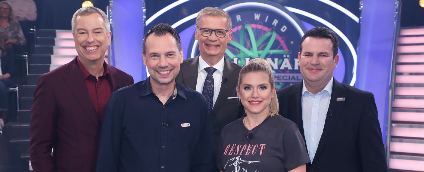 „Wer wird Millionär?“: Biedermann und Hermanns im Promi-Special – Burdecki, Krause und Orloff wagen sich zu „Ninja Warrior“ – Bild: TVNOW /​ Frank Hempel
