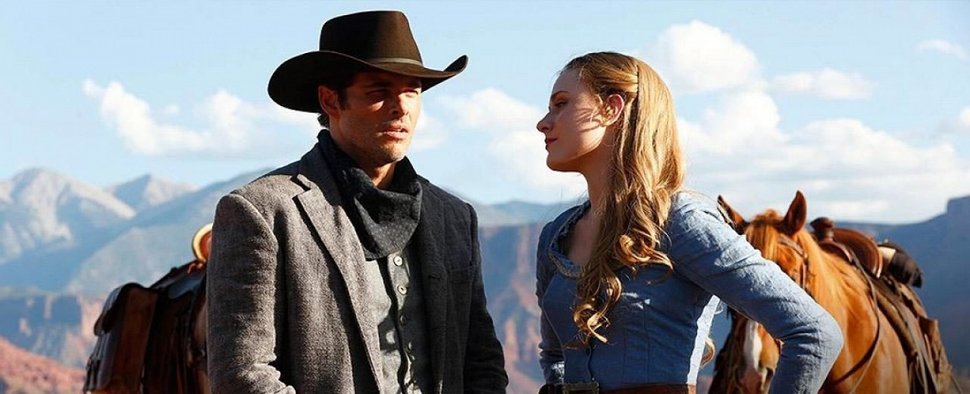 „Westworld“: Der Cowboy (James Marsden) und die Damsel in Nöten (Evan Rachel Wood) – Bild: HBO