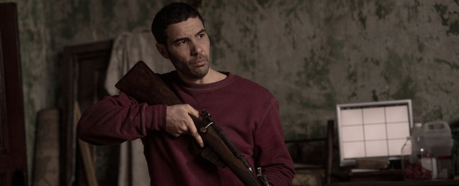 „Prisoner – Auf der Flucht“: Britischer Actionthriller in ARD ist an löchriges Drehbuch gekettet – Review – Kronzeuge und Bewacherin müssen in Degeto-Koproduktion Gangstersyndikat entkommen und rechtzeitig vor Gericht erscheinen – Bild: Sky UK „Prisoner – Auf der Flucht“: Britischer Actionthriller in ARD ist an löchriges Drehbuch gekettet – Review – Kronzeuge und Bewacherin müssen in Degeto-Koproduktion Gangstersyndikat entkommen und rechtzeitig vor Gericht erscheinen – Bild: Sky UK