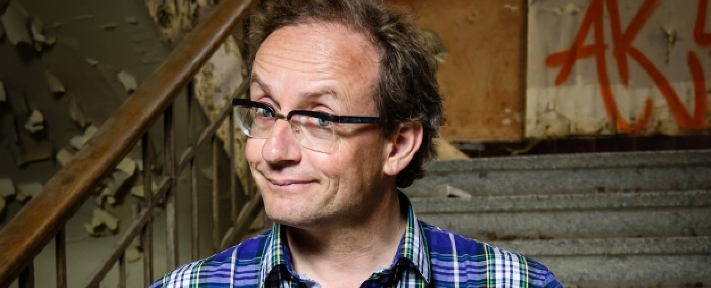 Interview mit Wigald Boning: „Wer immer nur die gleichen ein bis zwei Sender schaut, bekommt davon natürlich nichts mit.“ – Interview zum Start von „Wigald & Fritz – Die Geschichtsjäger“ bei History – von Glenn Riedmeier – Bild: PR/​HISTORY/​Getty/​Bilan