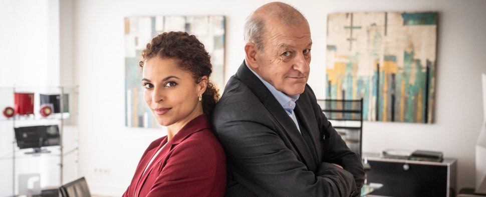 „Wilsberg“: Juristin Dr. Tessa Tilker (Patricia Meeden) und Privatdetektiv Georg Wilsberg (Leonard Lansink) – Bild: ZDF/Thomas Kost