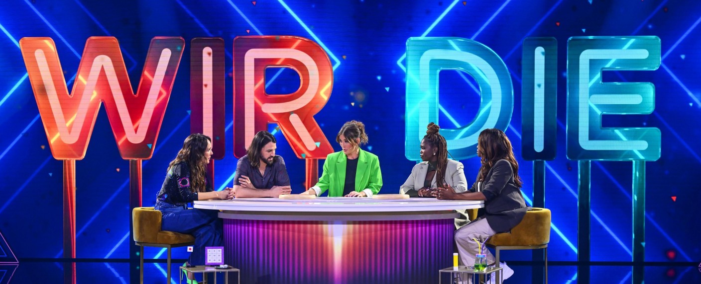 Quoten: „Kebekus Geschwister Show“ feiert tollen Einstand – „Wettkampf in 4 Wänden“ endet mit Tiefstwert, „Die Heiland“ kehrt mit Primetime-Sieg zurück – Bild: ProSieben/​Willi Weber