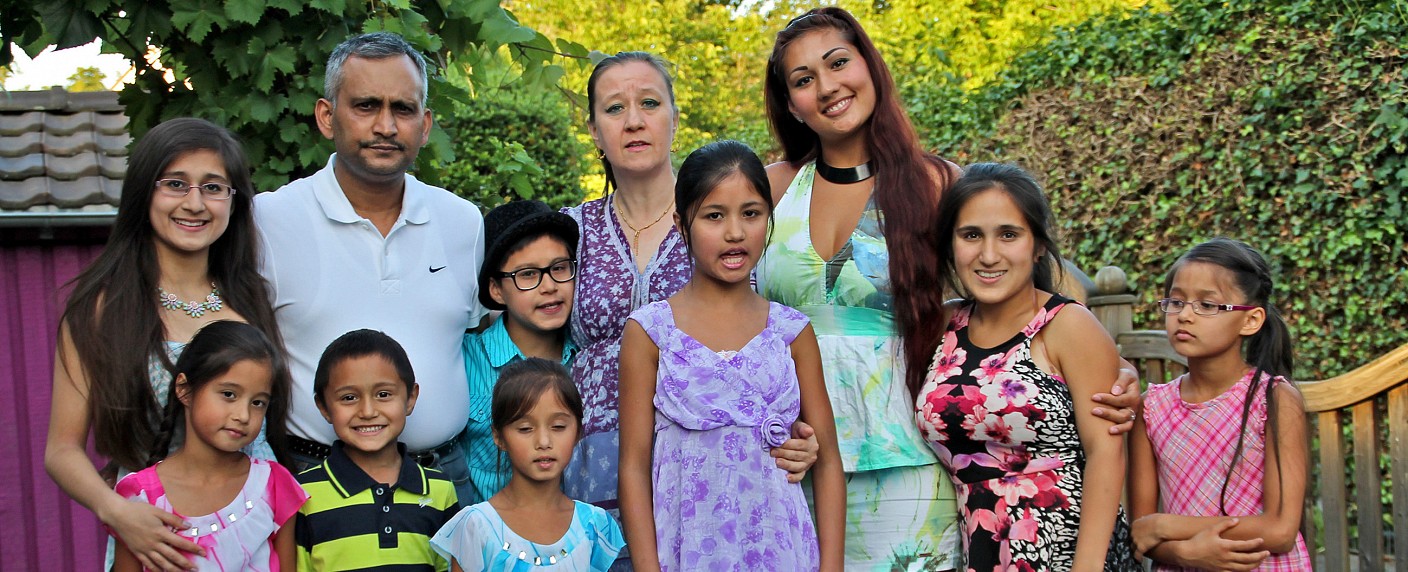 „Wir sind die Mirs!“: Neue RTL II-Doku-Soap über deutsch-bengalische Großfamilie – Blick in den Alltag von Mutter, Vater und neun Kindern – Bild: RTL II