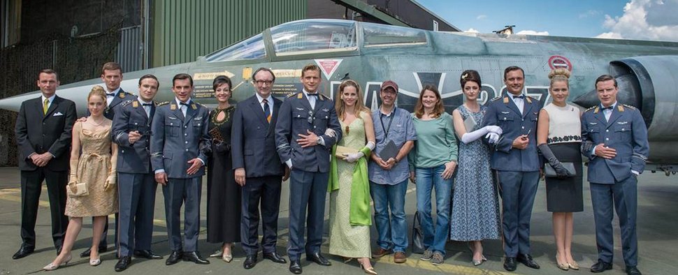 Das Team von „Witwenmacher“ beim Drehstart – Bild: RTL
