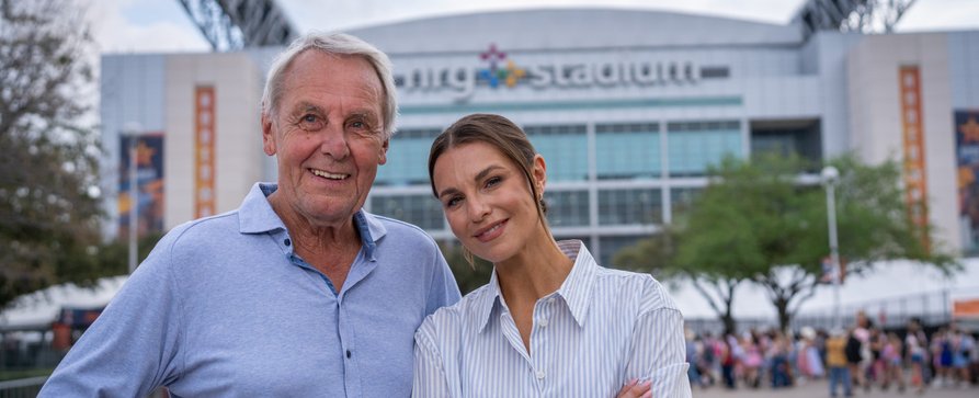 „Wontorras World Cup“: Laura und Jörg Wontorra stimmen auf Fußball-WM ein – Drehstart in Kanada, Mexiko und USA – Bild: MagentaTV