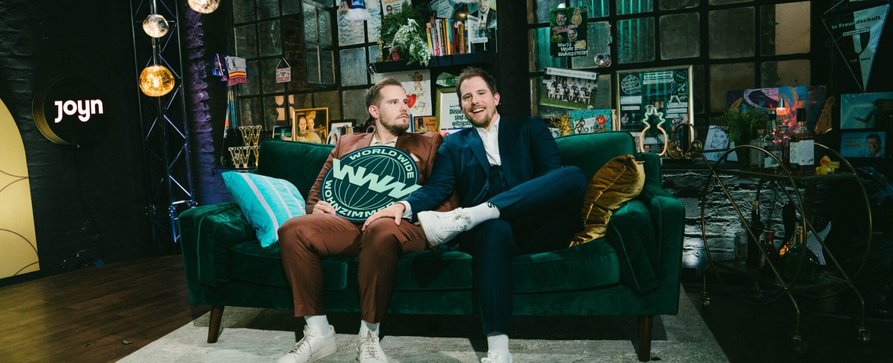 „World Wide Wohnzimmer“ mit den Wolter-Zwillingen kommt zu Joyn – Comedy-Format von Dennis und Benni Wolter hat neue Heimat gefunden – Bild: Joyn