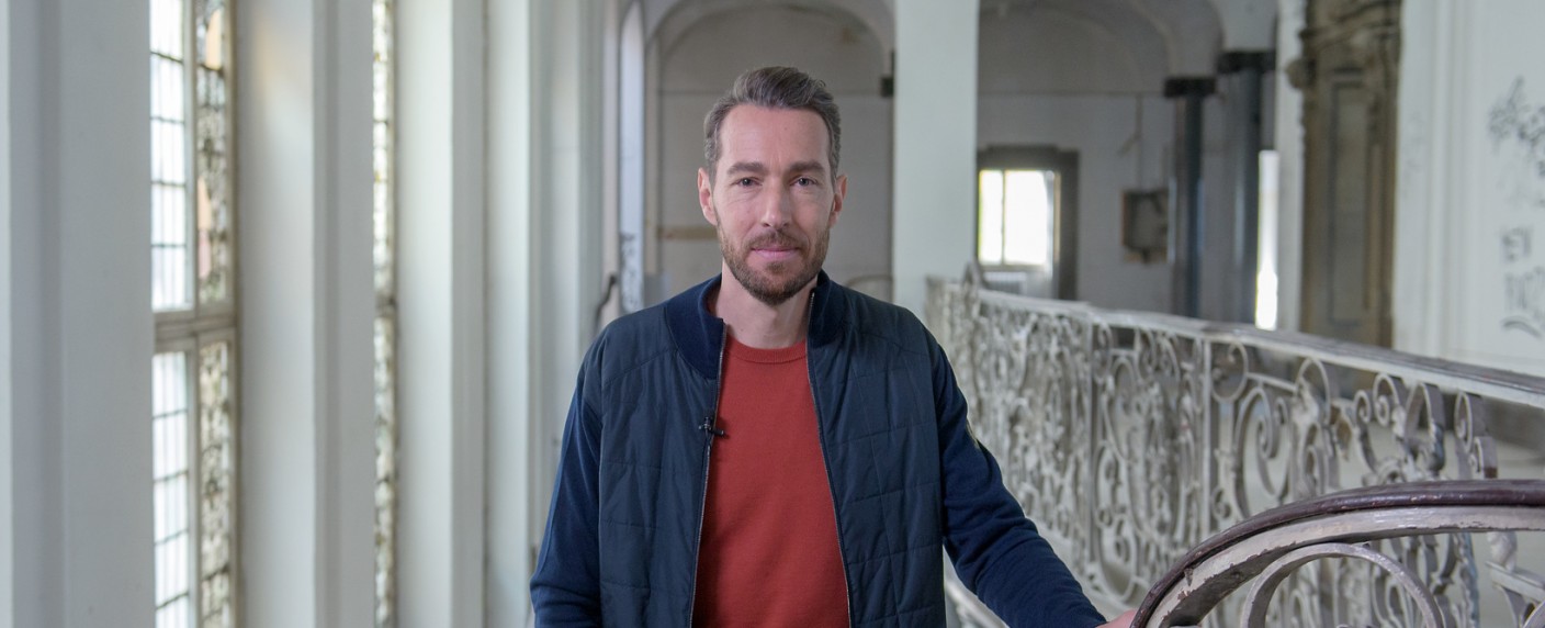 „XY gelöst“: Neue Folgen des Ablegers angekündigt – Sven Voss rollt spektakuläre Kriminalfälle neu auf – Bild: ZDF/​Bernd Kammerer