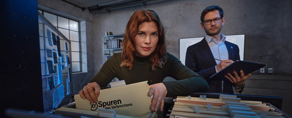 „XY Spuren des Verbrechens“ mit Helene Reiner (l.) und Fabian Puchelt (r.) – Bild: ZDF/Tobias Schult