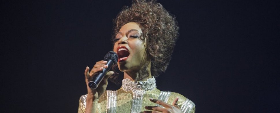 Yaya DaCosta als Whitney Houston im Fernsehfilm „Whitney“ – Bild: Lifetime